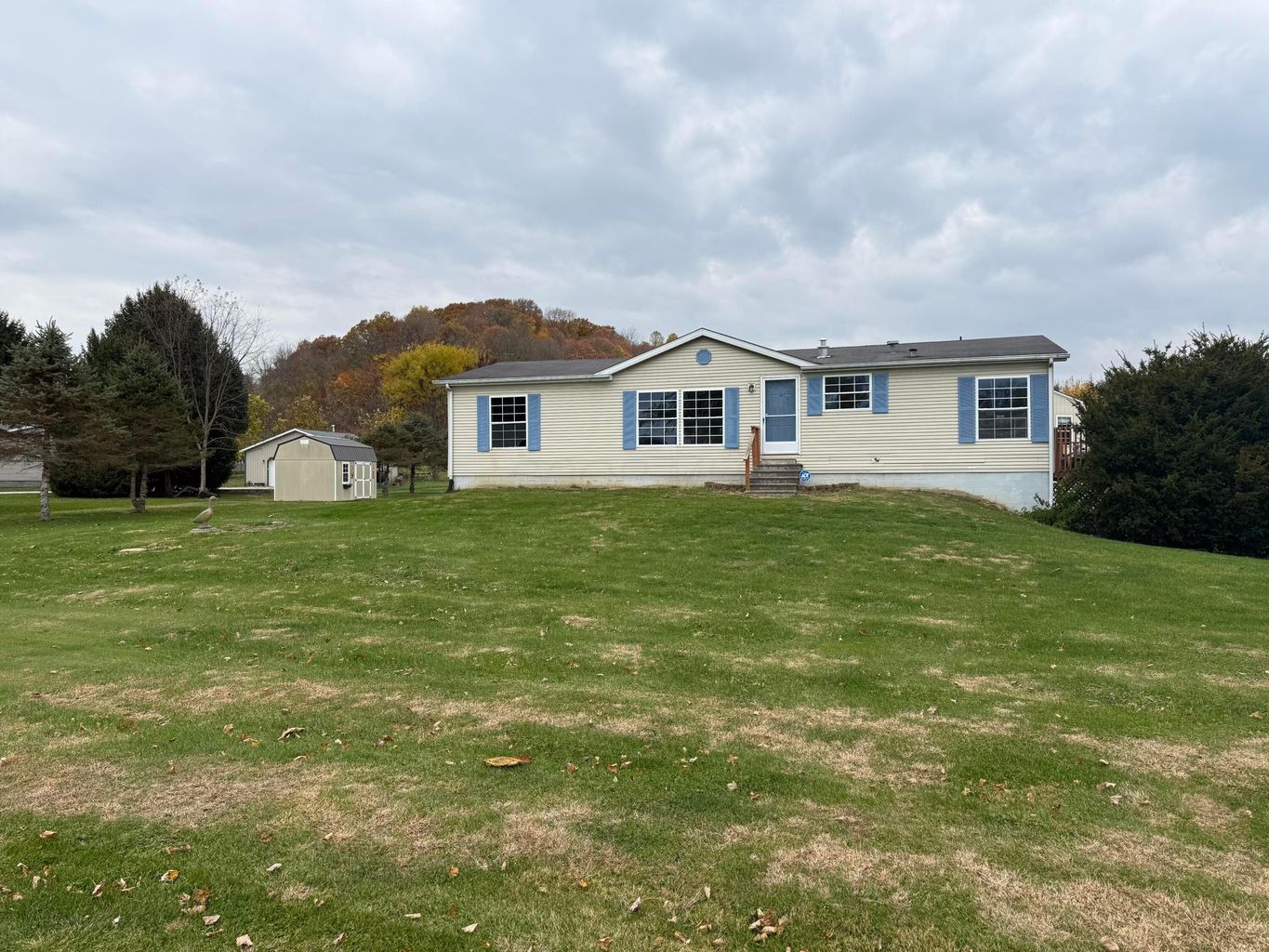 Exterior view of home at 1430 Hamburg Road SW Lancaster Ohio 43130