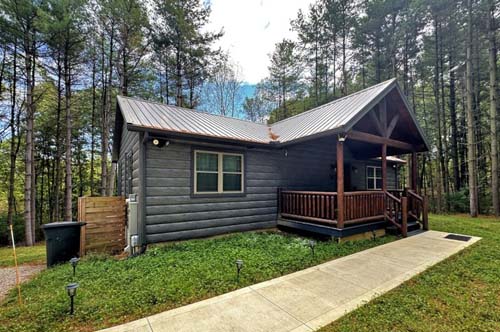 Quiet Pines vacation cabin in Hocking Hills, Ohio